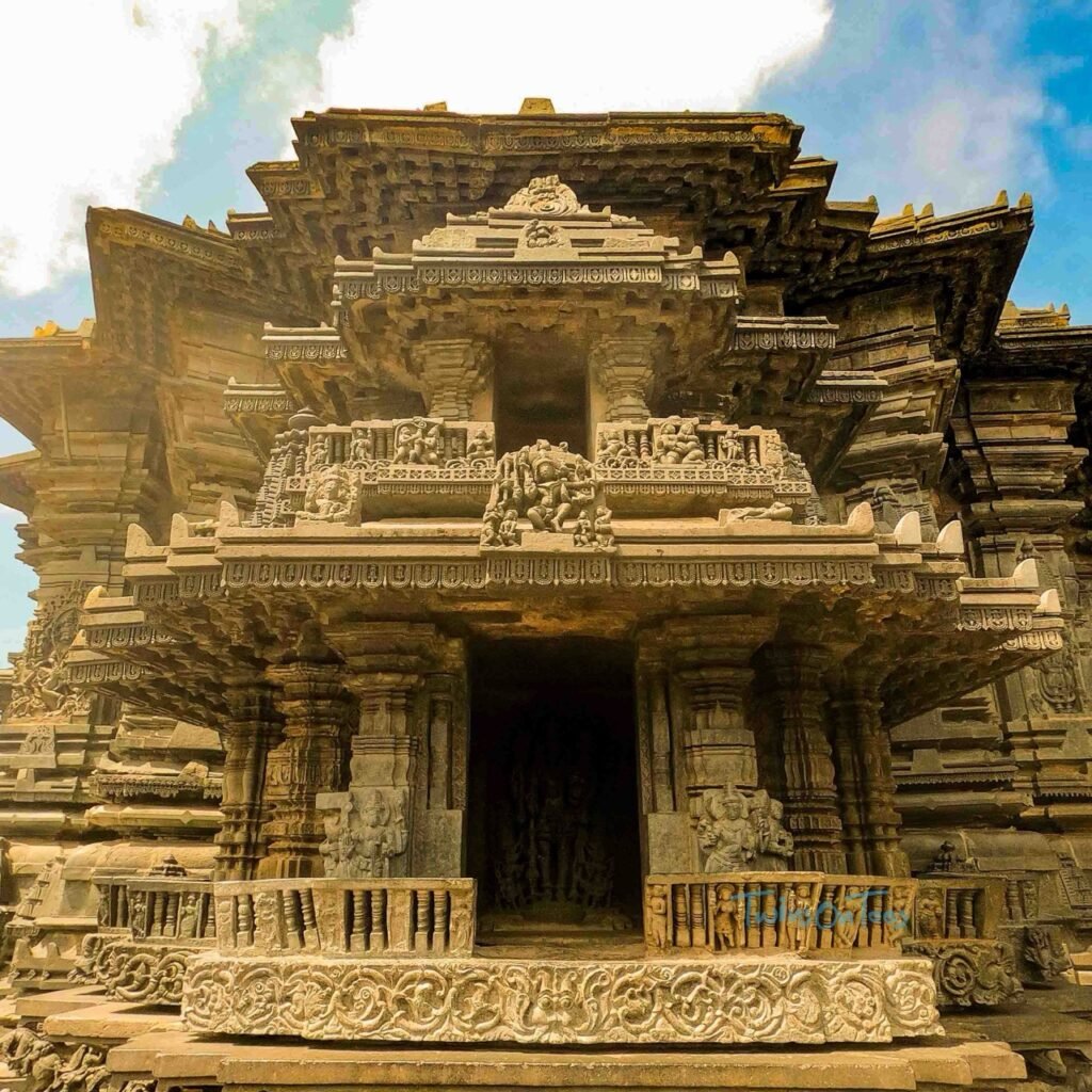 Belur Channakeshava temple - side view