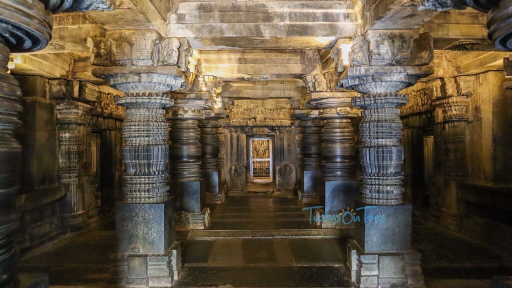 inside somnathpur chennakesava temple