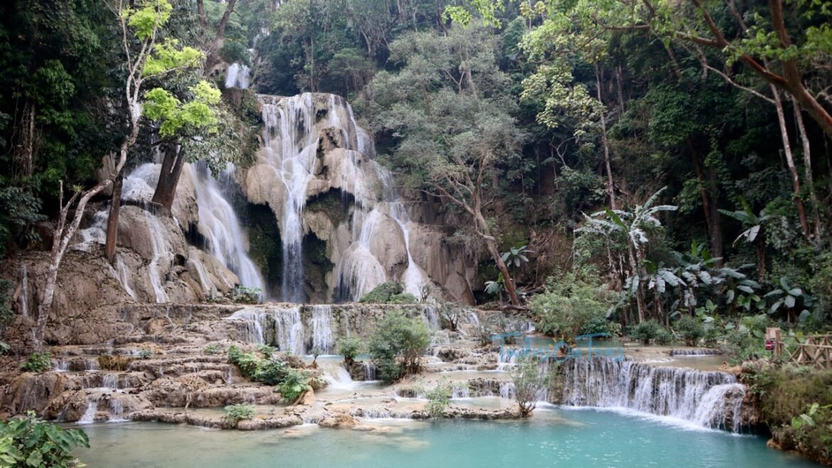 Kunag Si main waterfall