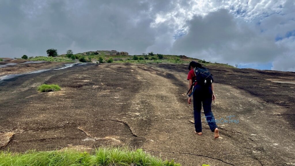 minchakallu betta hike boulder route - TwinsOnToes Minchakallu Betta hike boulder route