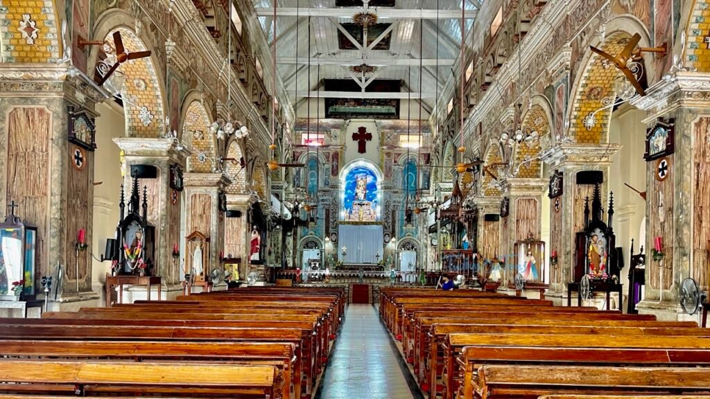 santa cruz cathedral basilica fort kochi - TwinsOnToes Inside Santa Cruz Cathedral basilica, Fort Kochi