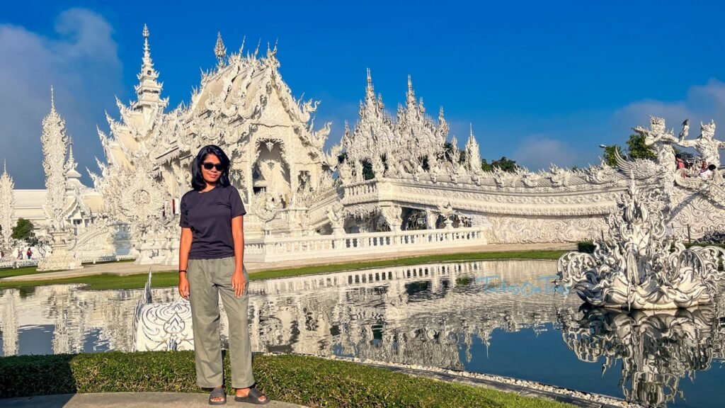 White temple, Wat Ron Khun